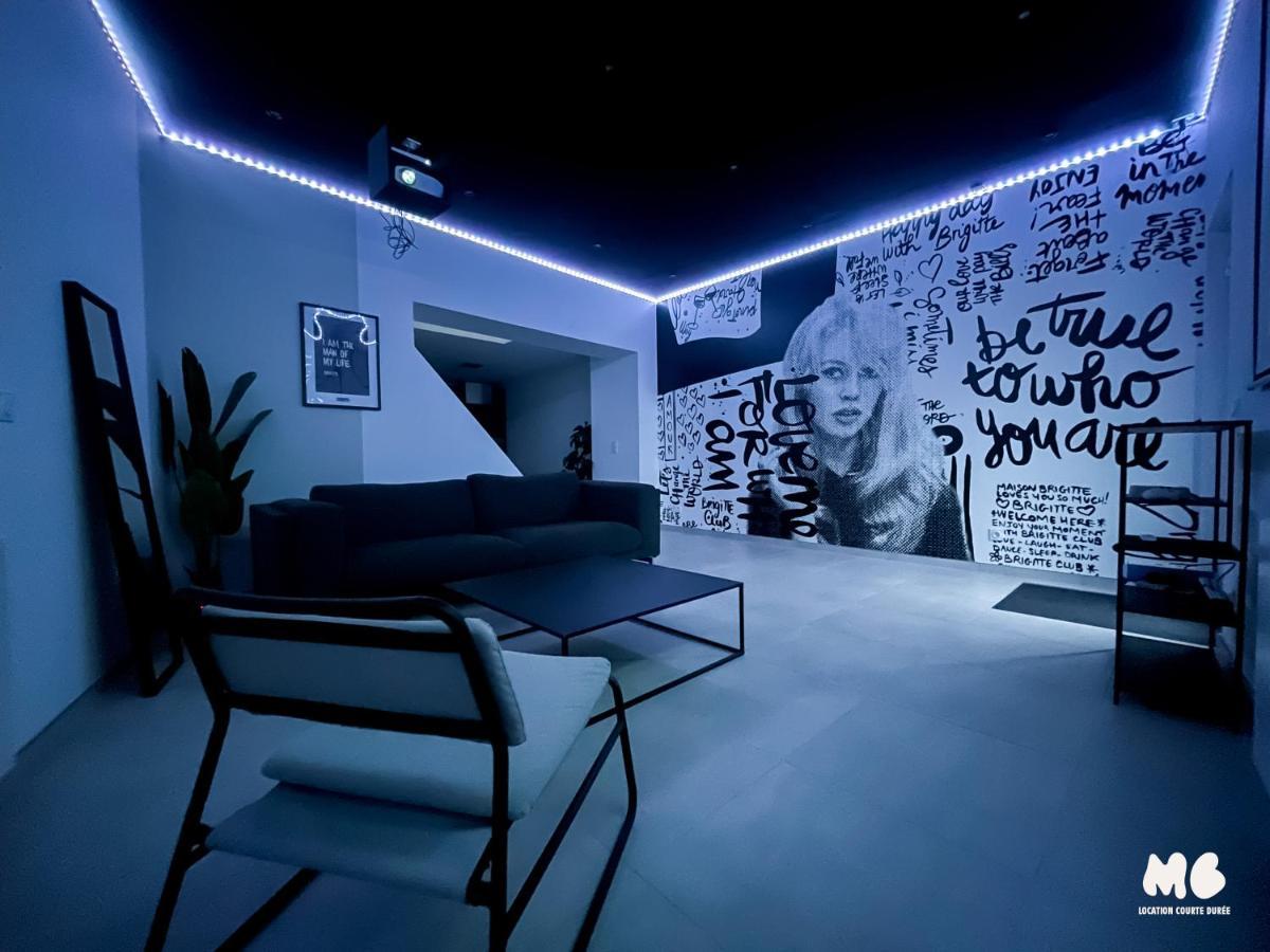 Maison Brigitte - Jacuzzi Videoprojecteur Xbox *